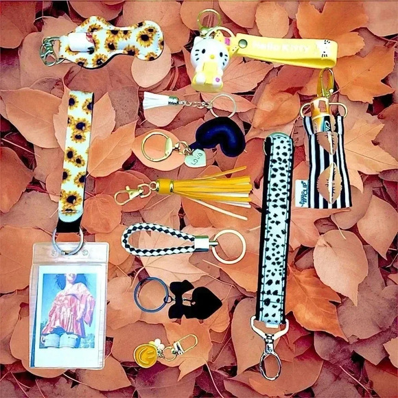 🆕 Black and Yellow Keychain Bundle - Picture 2 of 5